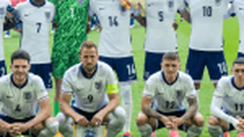 《太阳报独家揭秘：曼联主场餐饮服务大变身，拉爵力促成本缩减新举措！》